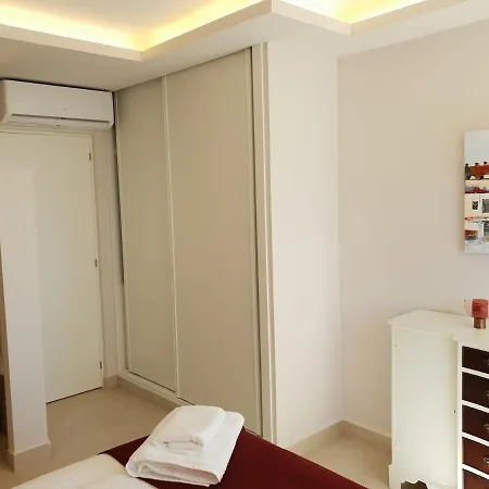 Fantastic In Front Of The Sea & Marina * 埃斯特波纳