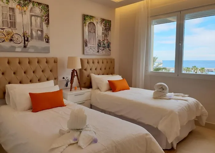 Fantastic In Front Of The Sea & Marina *