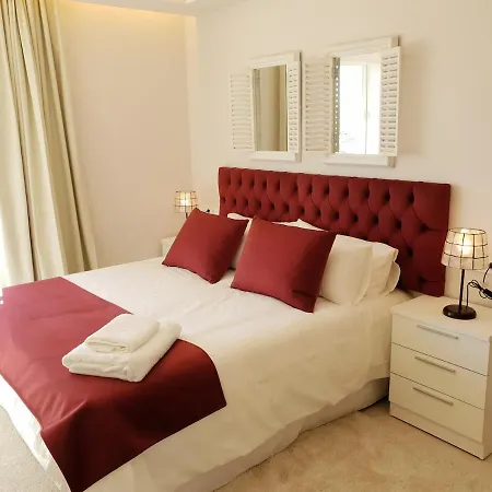 Fantastic In Front Of The Sea & Marina Apartment