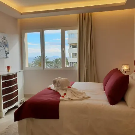 Fantastic In Front Of The Sea & Marina *