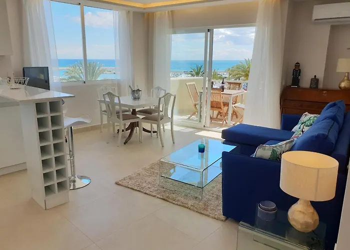 Fantastic In Front Of The Sea & Marina *