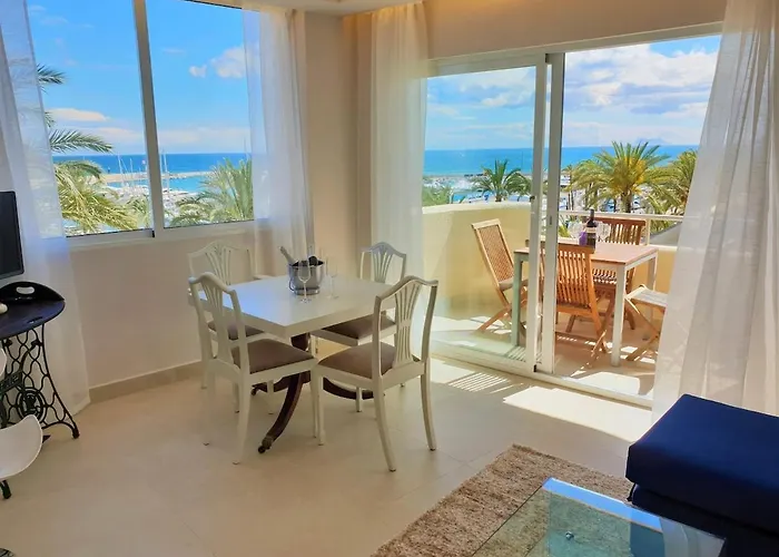 Fantastic In Front Of The Sea & Marina *