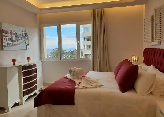 Fantastic In Front Of The Sea & Marina *