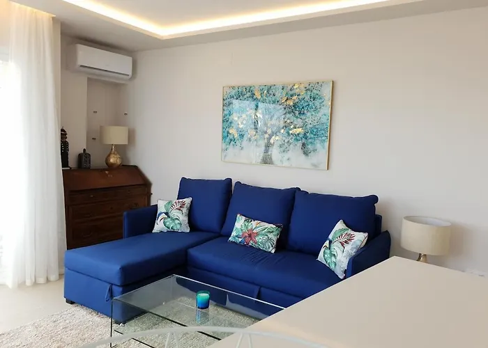 Fantastic In Front Of The Sea & Marina Apartment