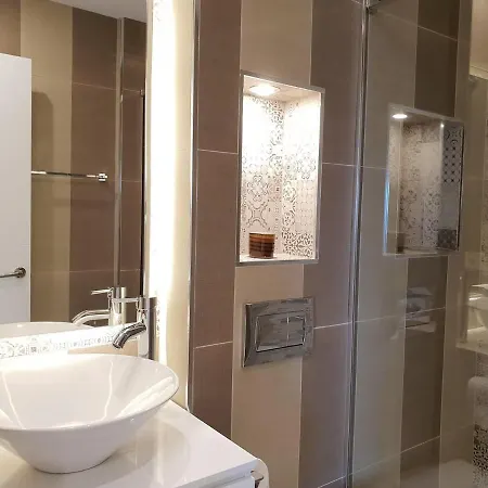 Fantastic In Front Of The Sea & Marina * Estepona