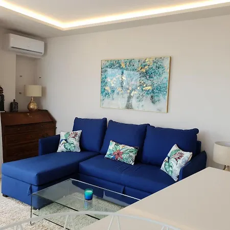 Fantastic In Front Of The Sea & Marina Apartment