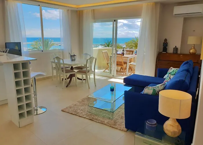 Fantastic In Front Of The Sea & Marina *